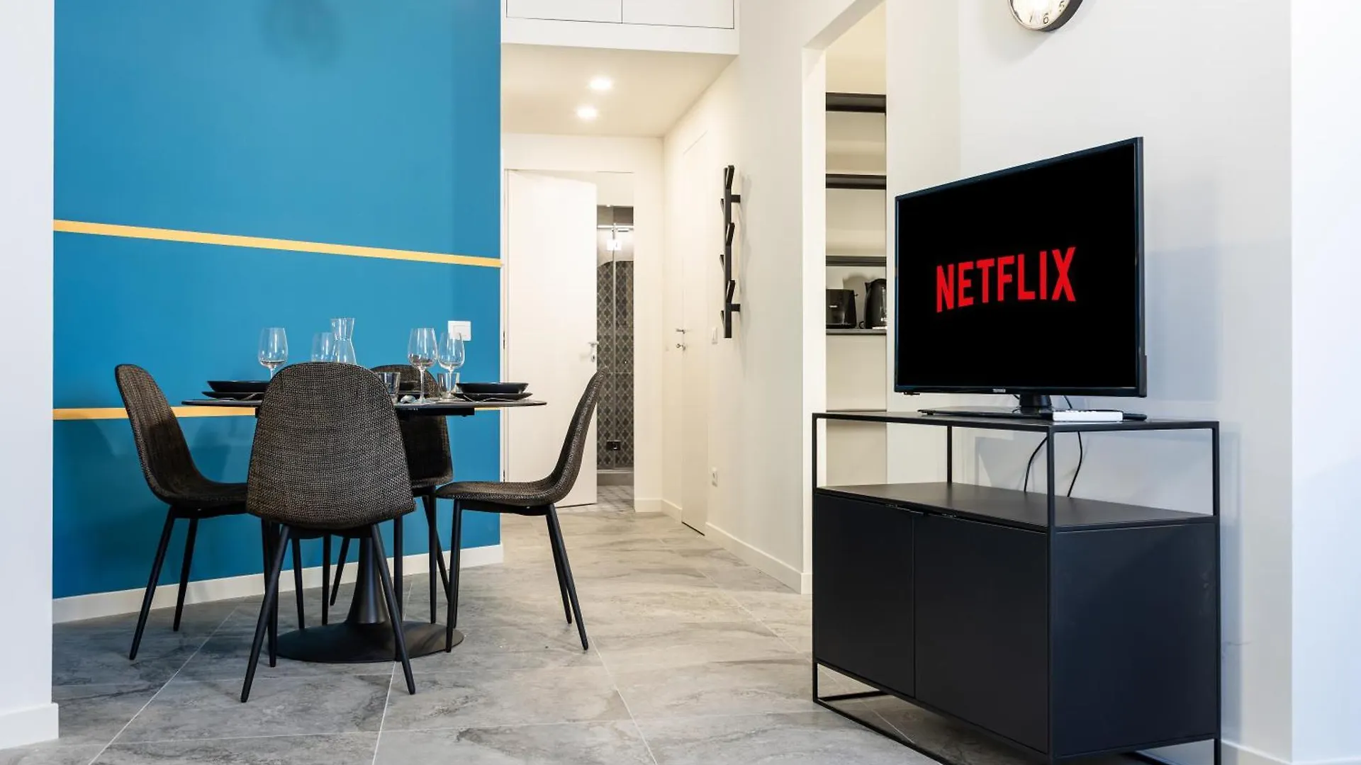 Apartment 5' From Metro Lima, Design Studio Milan