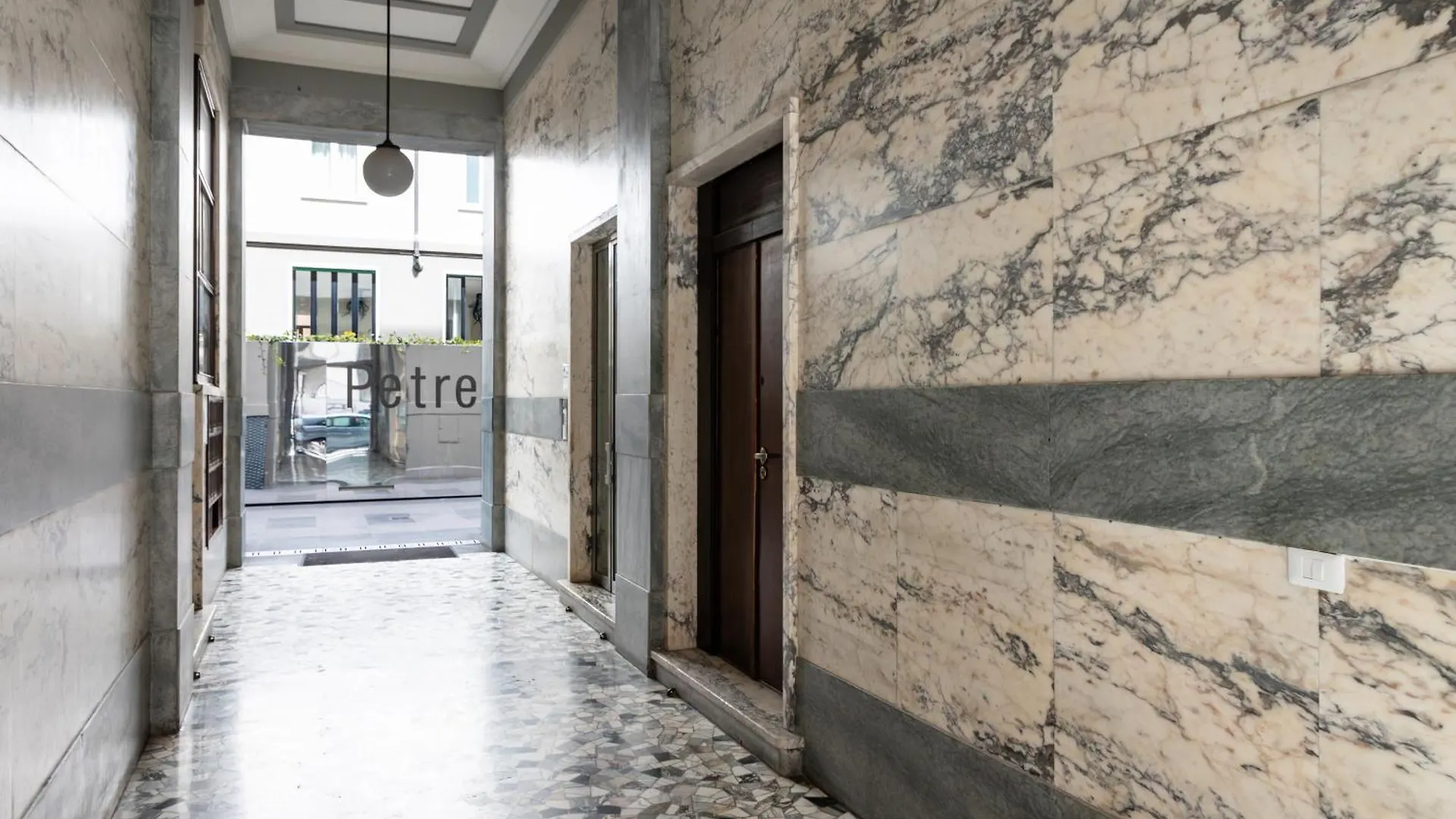 Apartment 5' From Metro Lima, Design Studio Milan